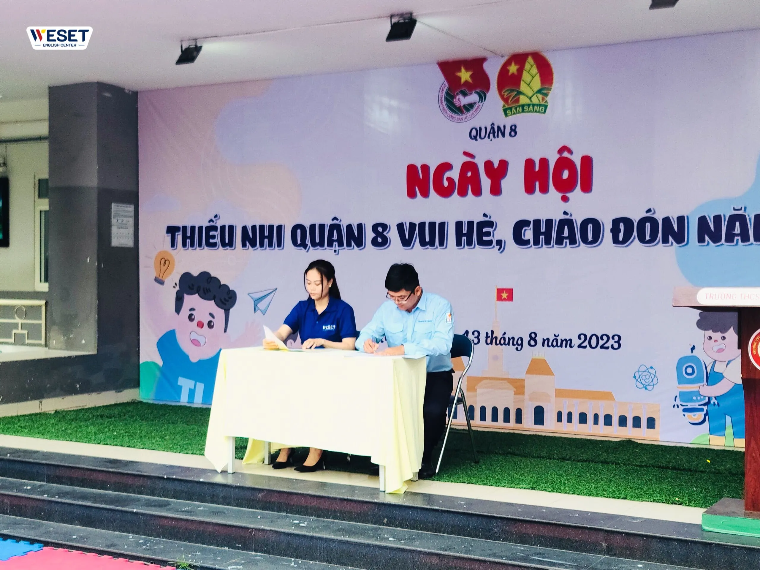 Buổi ký kết thành công của WESET và Quận Đoàn 8