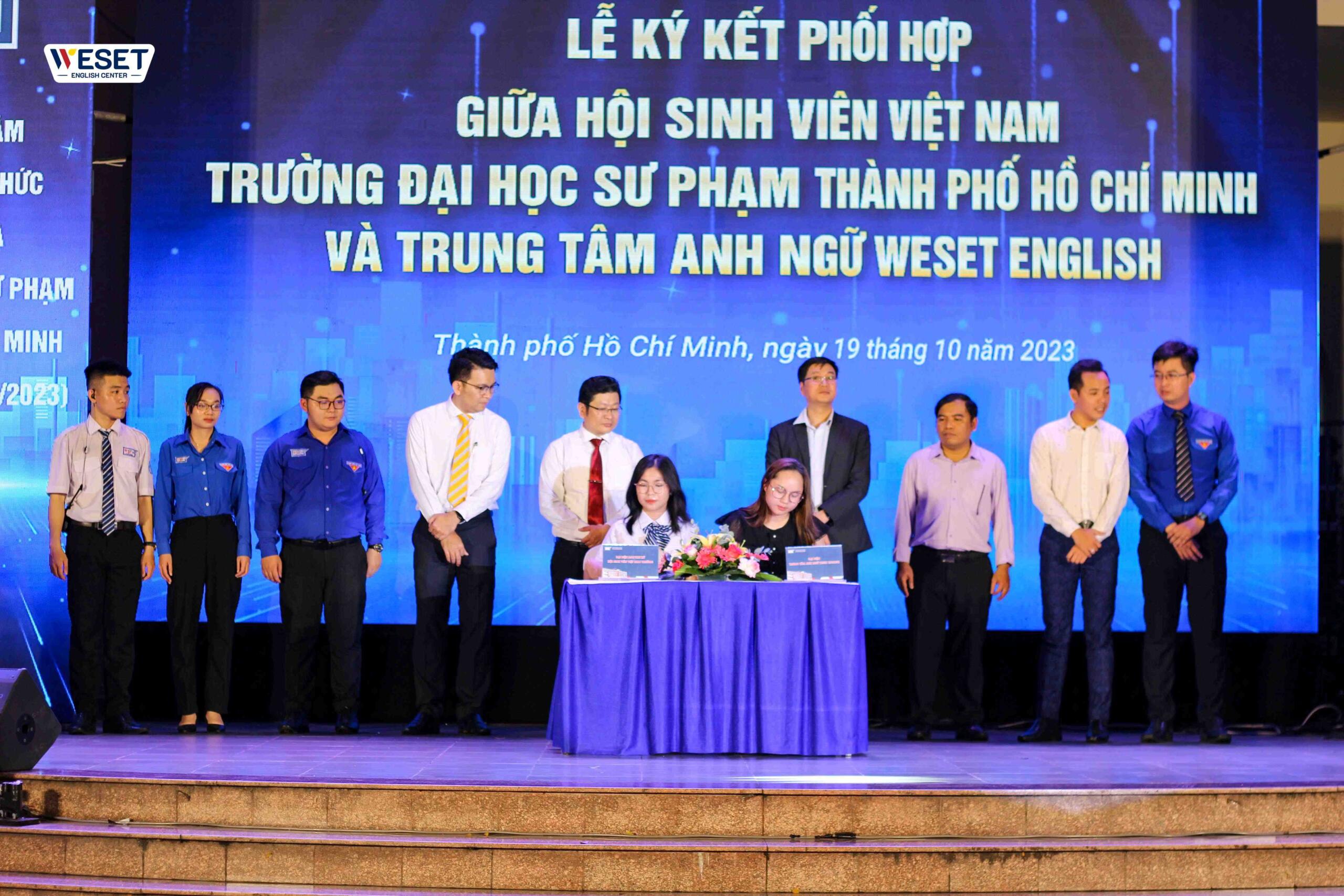 Đại diện WESET ký kết hợp tác với Đại diện Hội sinh viên Việt Nam - HCMUE