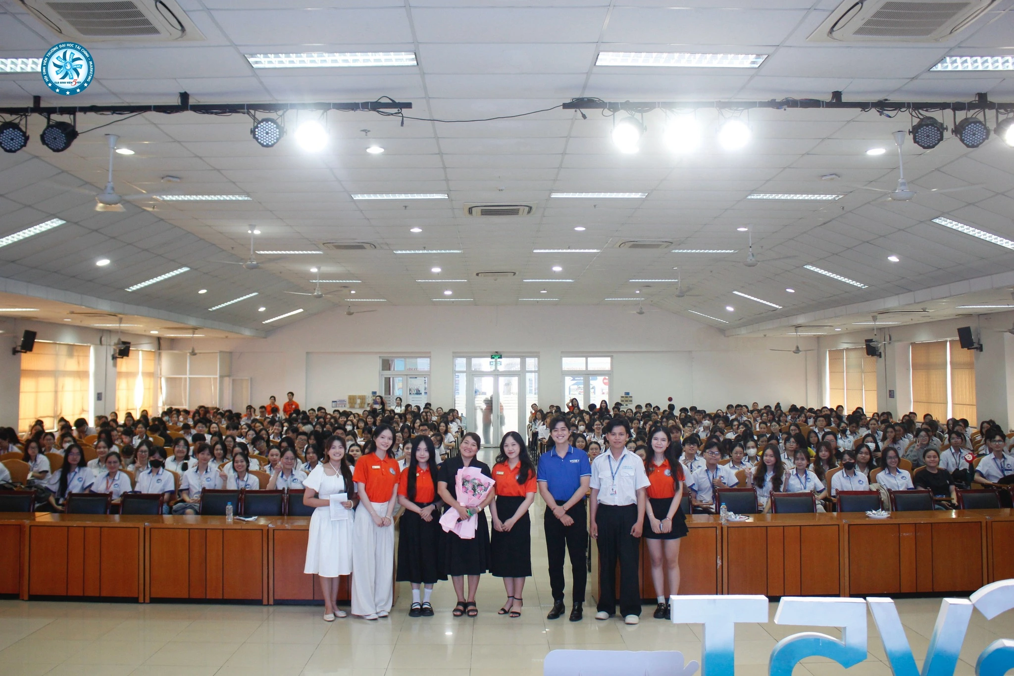 weset-dong-hanh-cung-dai-hoc-tai-chinh-marketing