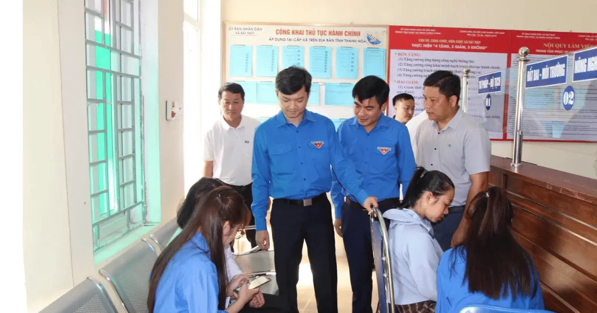 weset-va-hoi-sinh-vien-trao-tang-may-tinh