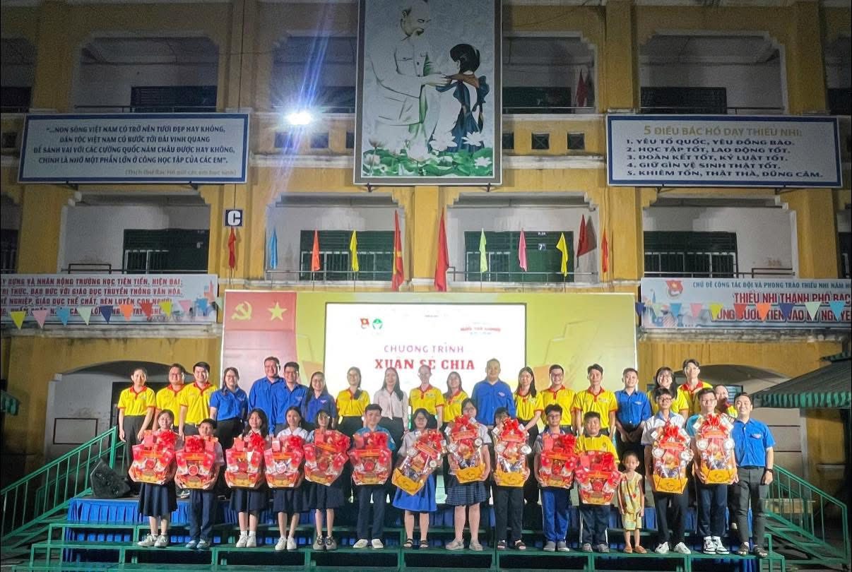 quà xuân sẻ chia