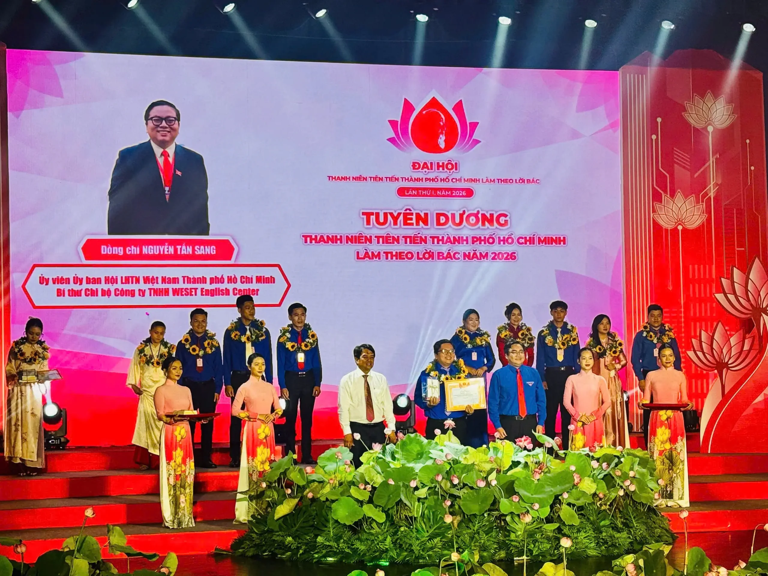 anh-nguyen-tan-sang-thanh-nien-tien-tien-tphcm-2