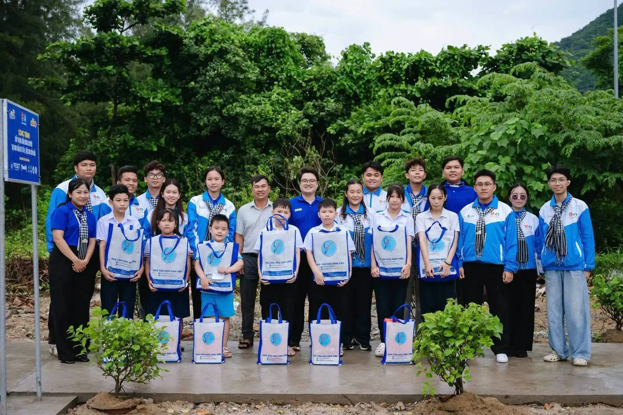 weset-chien-dich-tinh-nguyen-tai-con-dao-2026-trao-tang-phan-qua