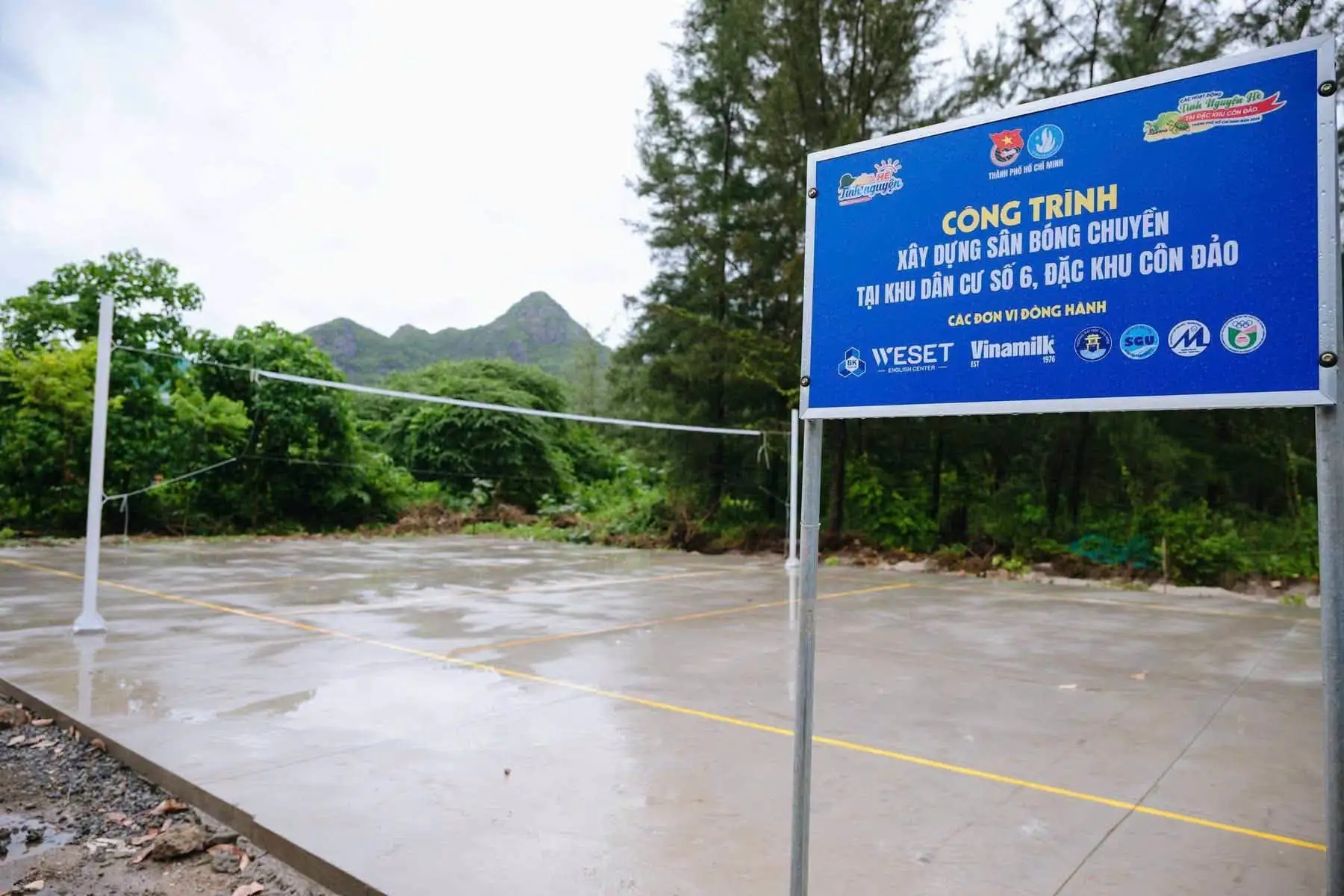weset-cung-nhau-xay-dung-san-bong-chuyen-tai-con-dao