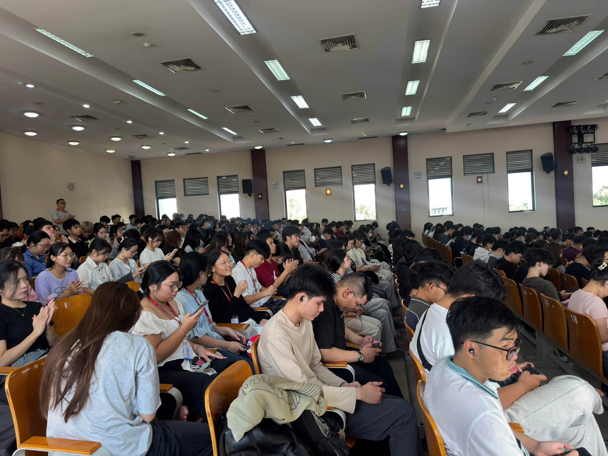 weset-stu-workshop-gioi-tieng-anh-voi-tro-thu-ai-1