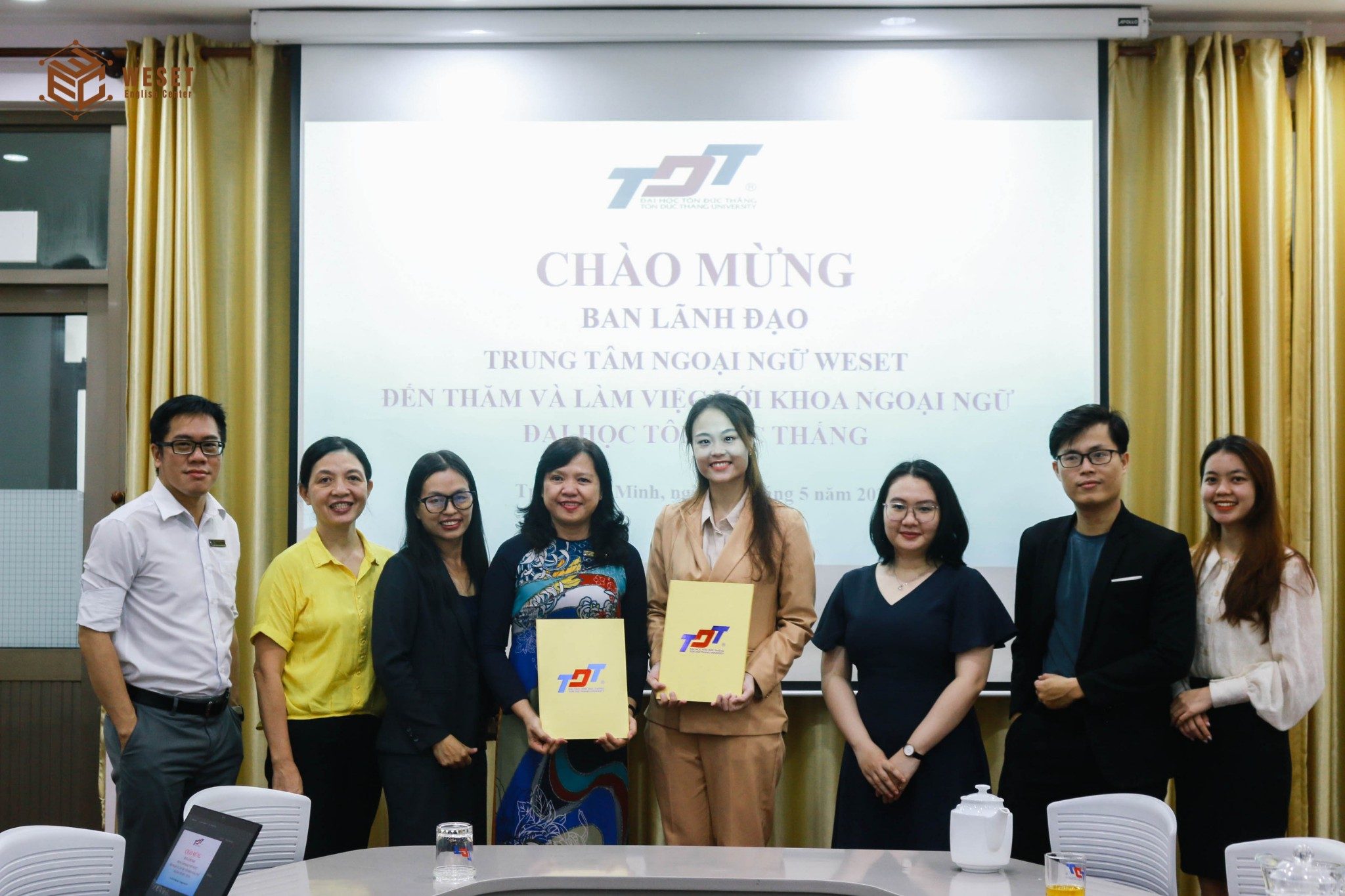 Buổi chiều ngày 26/05/2022, Lễ ký kết hợp tác đào tạo và hướng nghiệp giữa WESET English Center với Khoa Ngoại Ngữ trường Đại học Tôn Đức Thắng đã diễn ra thành công với sự tham gia của đại diện 2 bên.