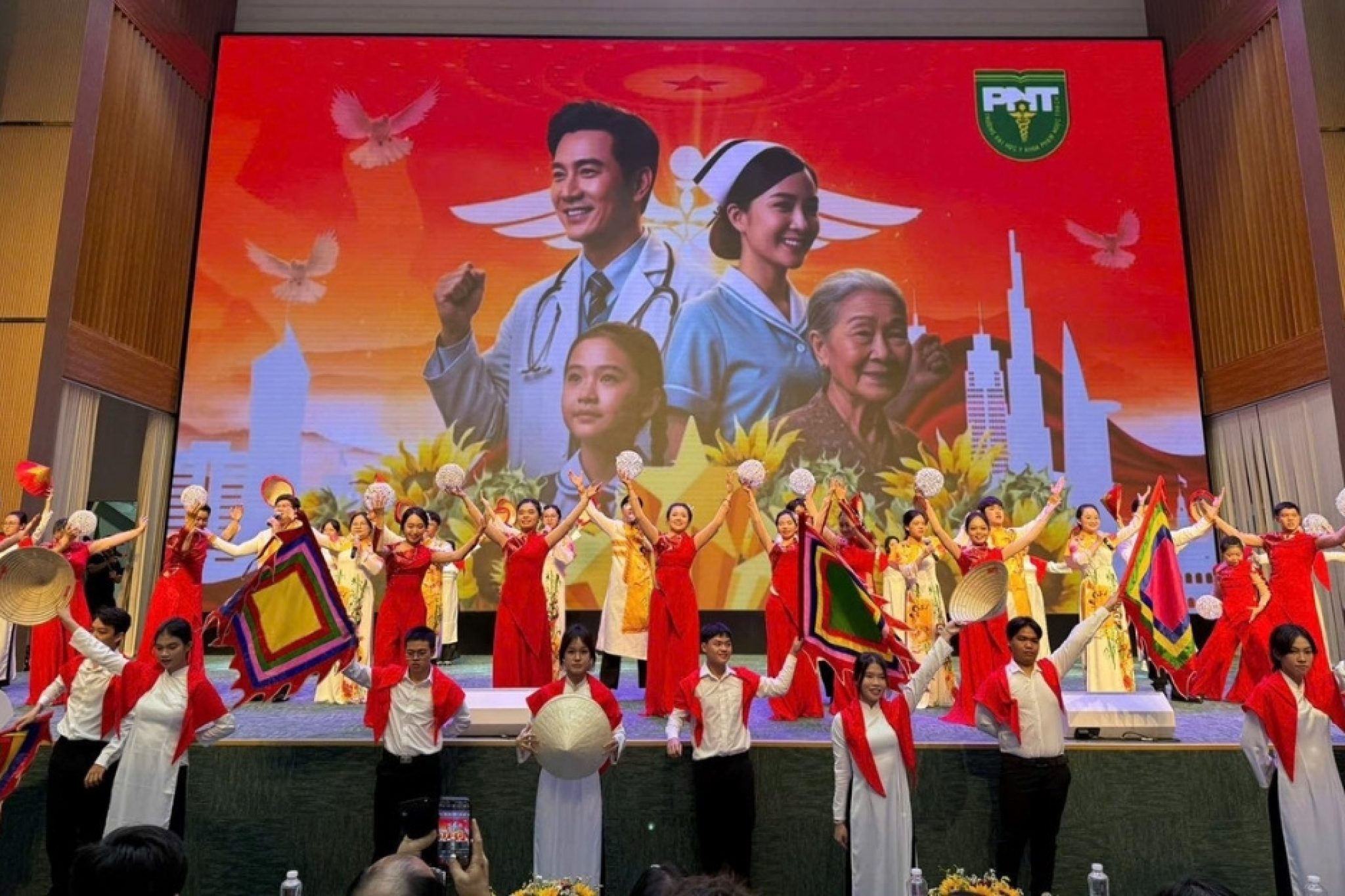 DH-Pham-Ngoc-Thach