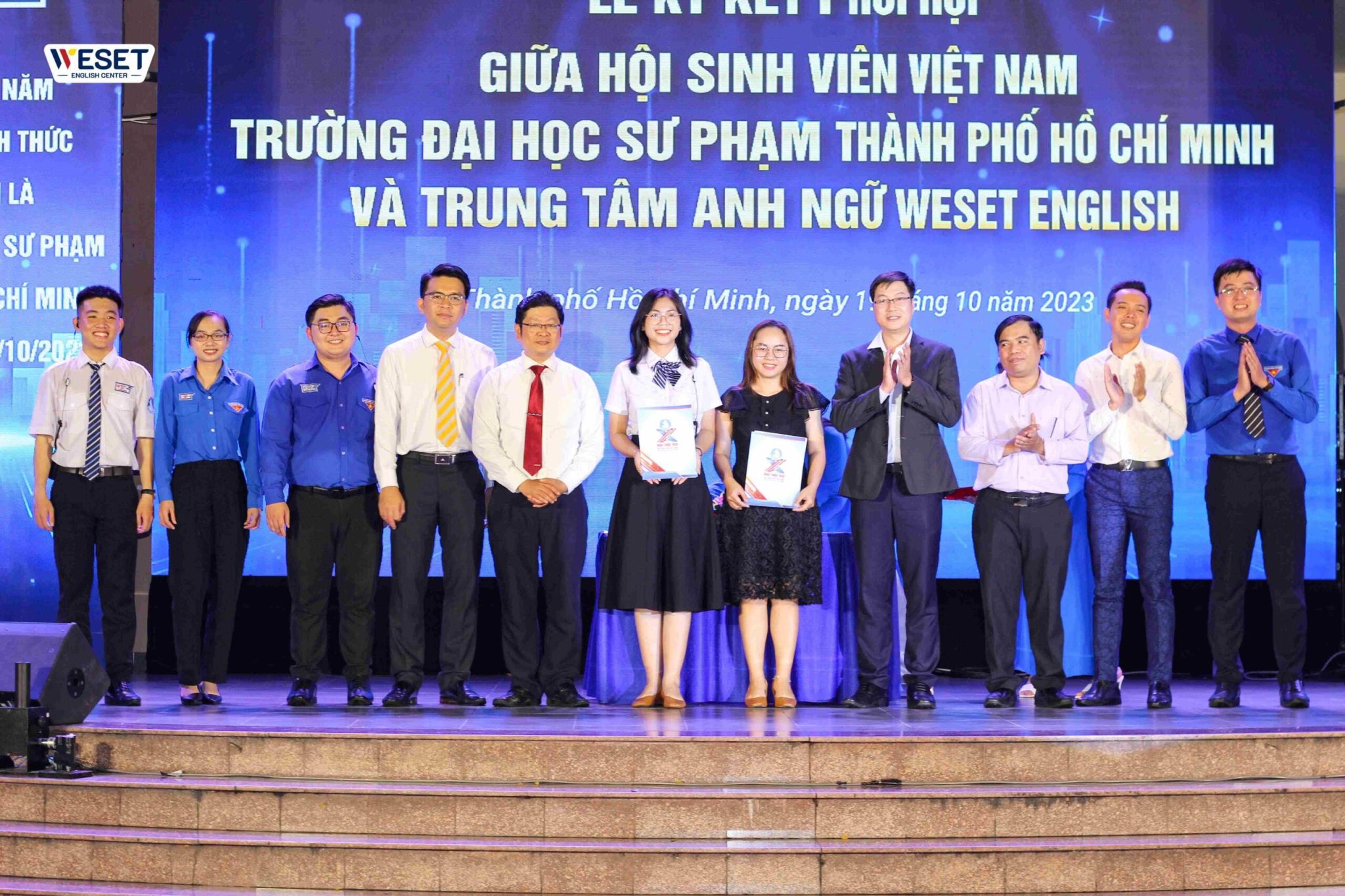 Buổi ký kết diễn ra thành công tốt đẹp