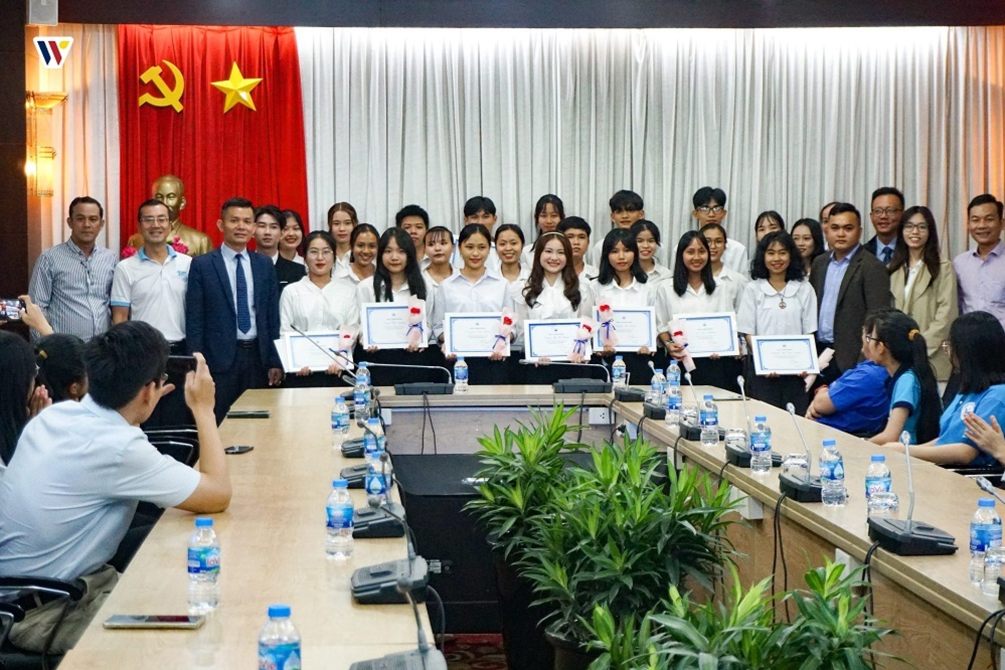 WESET English Center ký kết hợp tác với Quỹ học bổng Thắp Sáng Niềm Tin