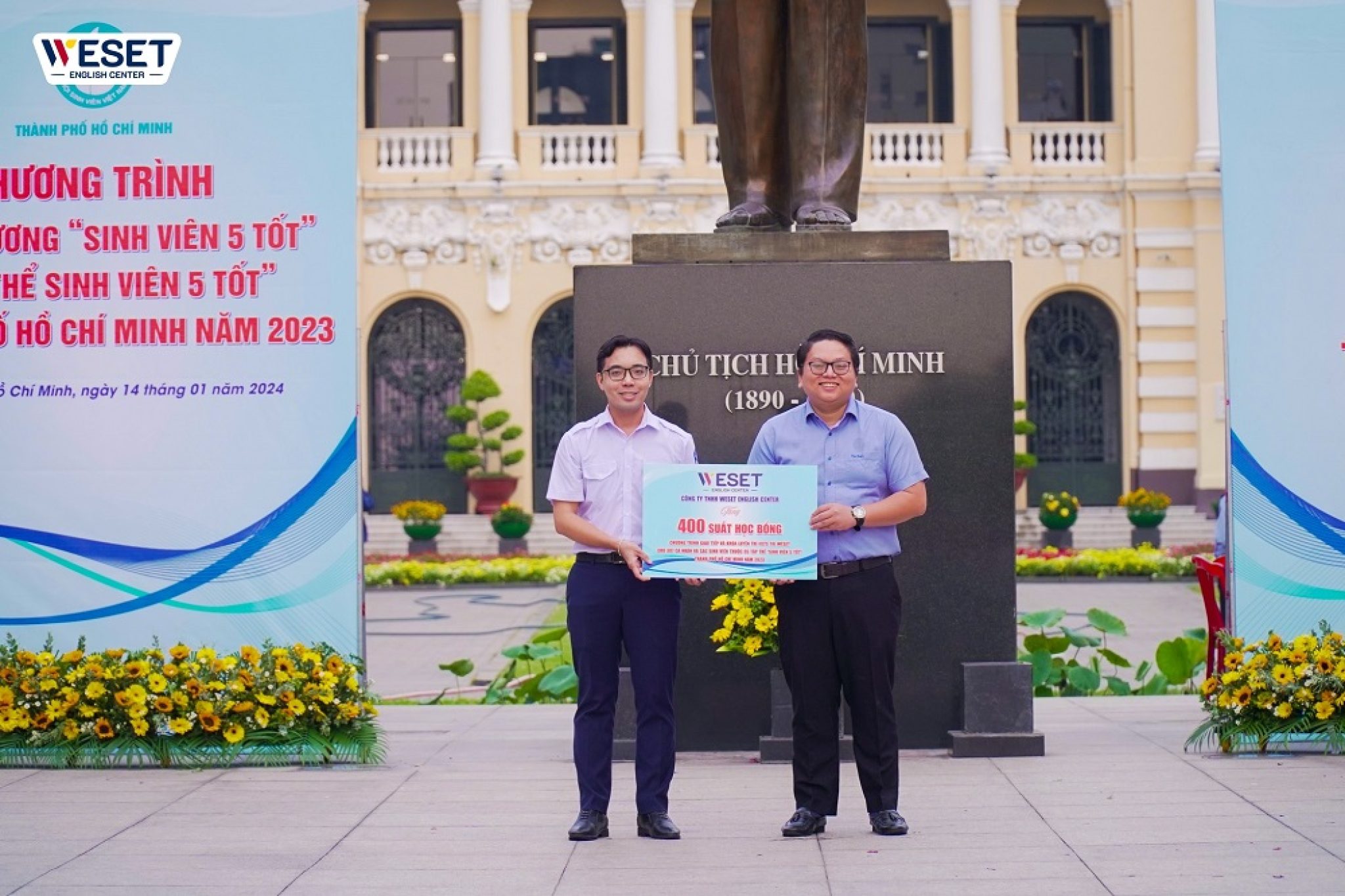 WESET-tham-du-Le-tuyen-duong-SV5T-trao-hoc-bong-HSVVNTPHCM-1