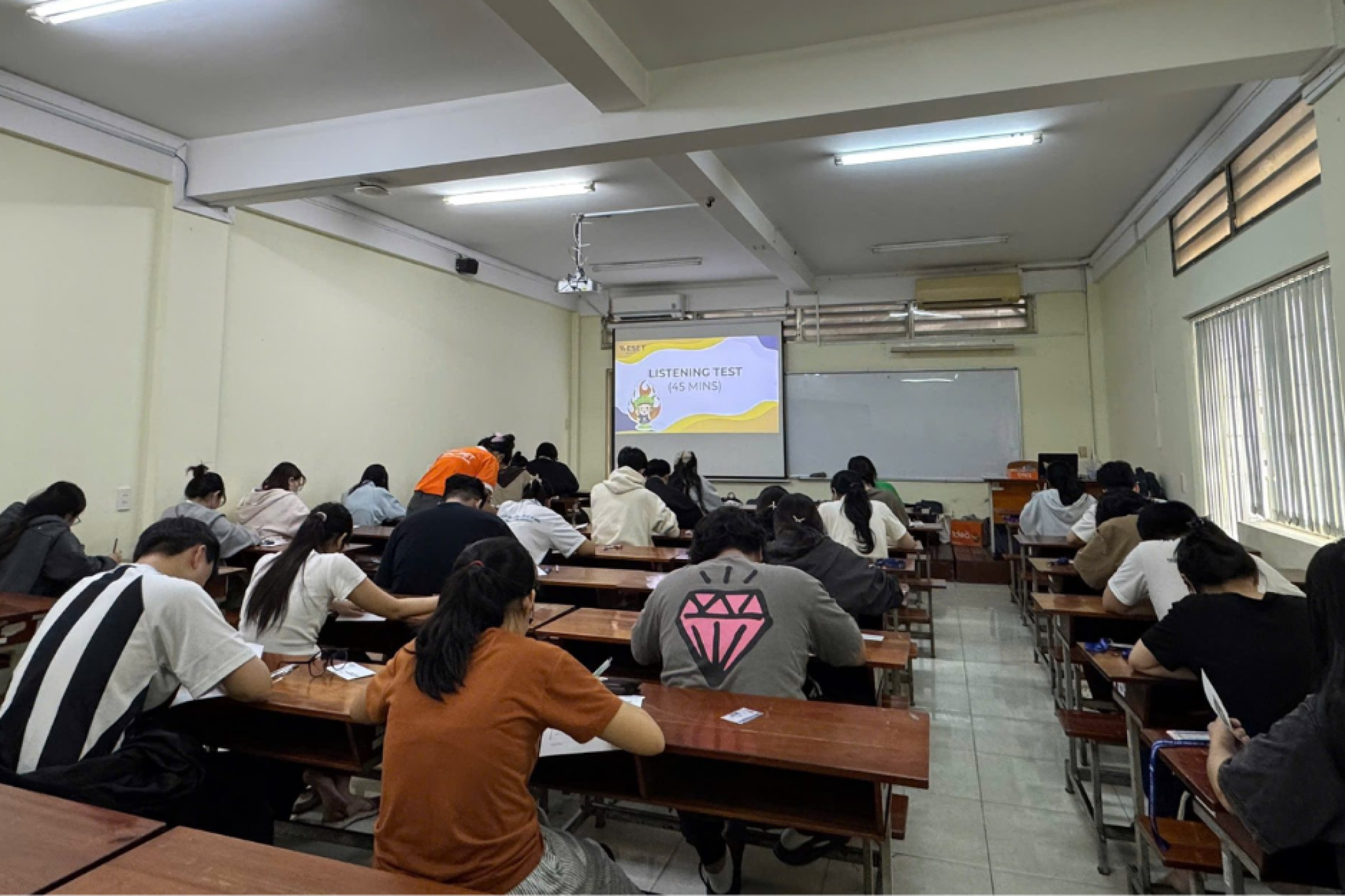 WESET-tổ-chức-buổi-thi-thử-TOEIC-tại-OU-03thg12-1