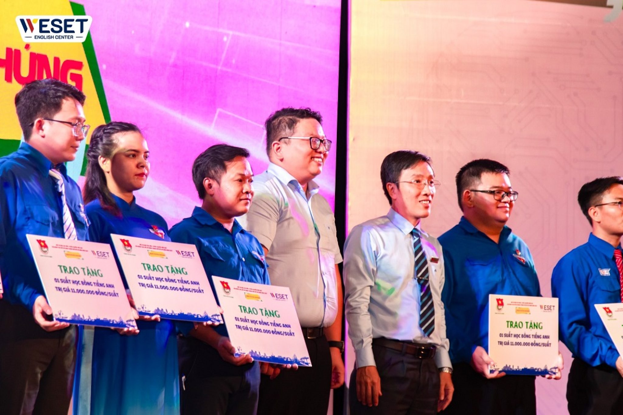 WESET-trao-hoc-bong-Doan-TNCS-Ho-Chi-Minh-1