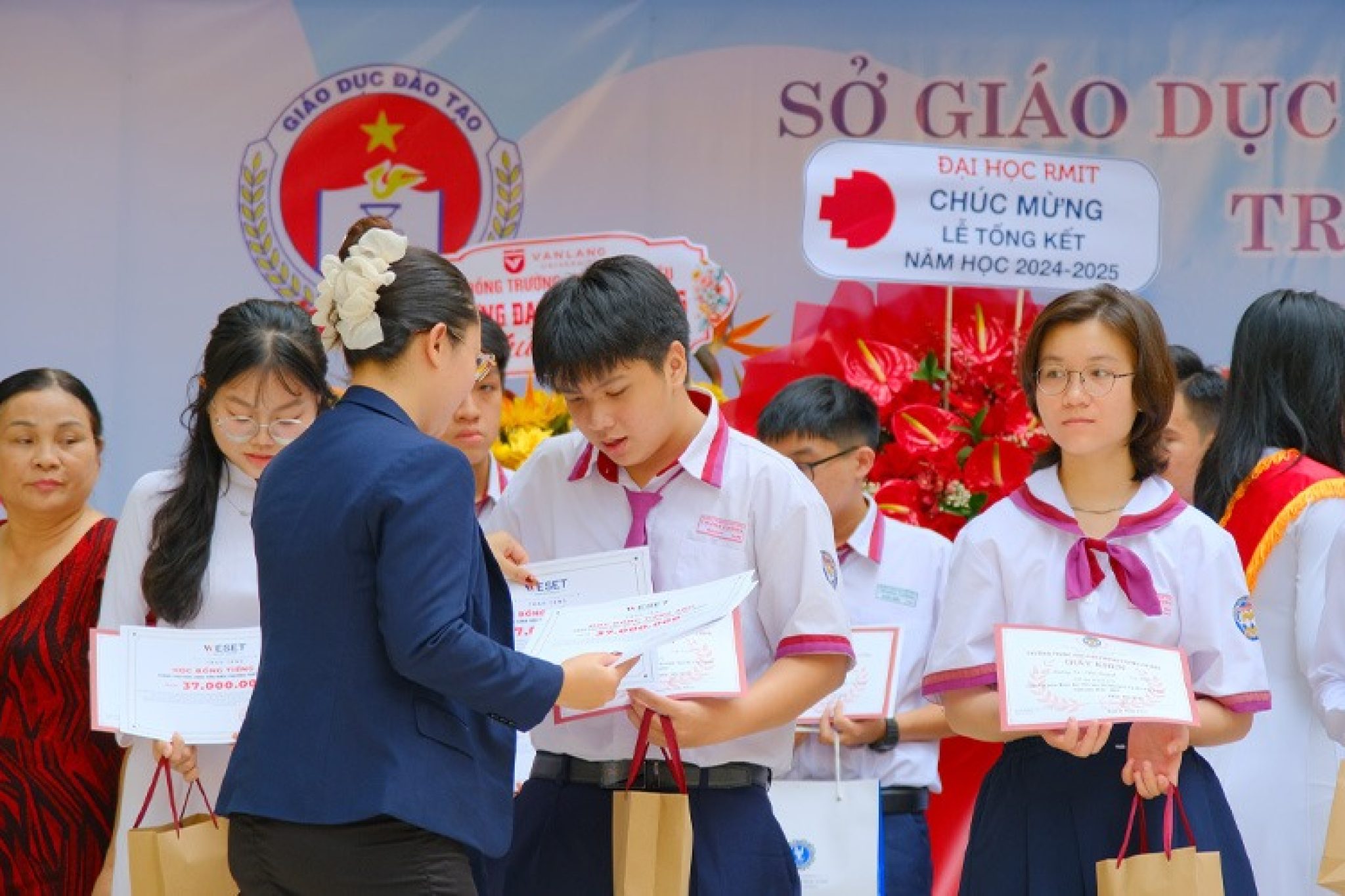 dong-hanh-phat-trien-tieng-anh-cho-hoc-sinh-cac-truong-thpt-5