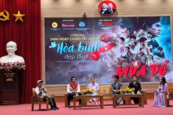 giao-luu-sinh-hoat-voi-doan-phim-mua-do-3 giao-luu-sinh-hoat-voi-doan-phim-mua-do-3