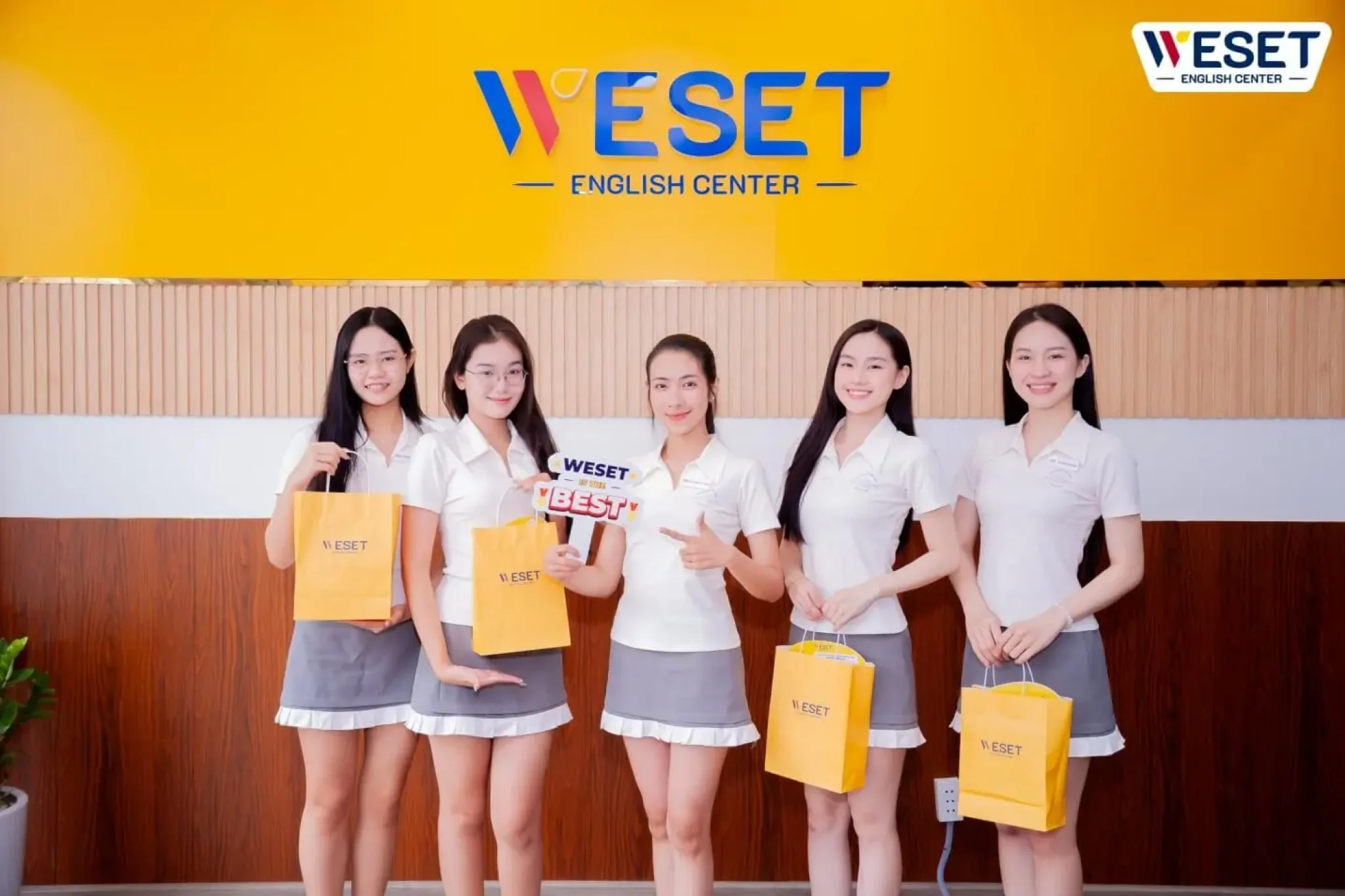 Hoa khôi Sinh viên Việt Nam Tại WESET