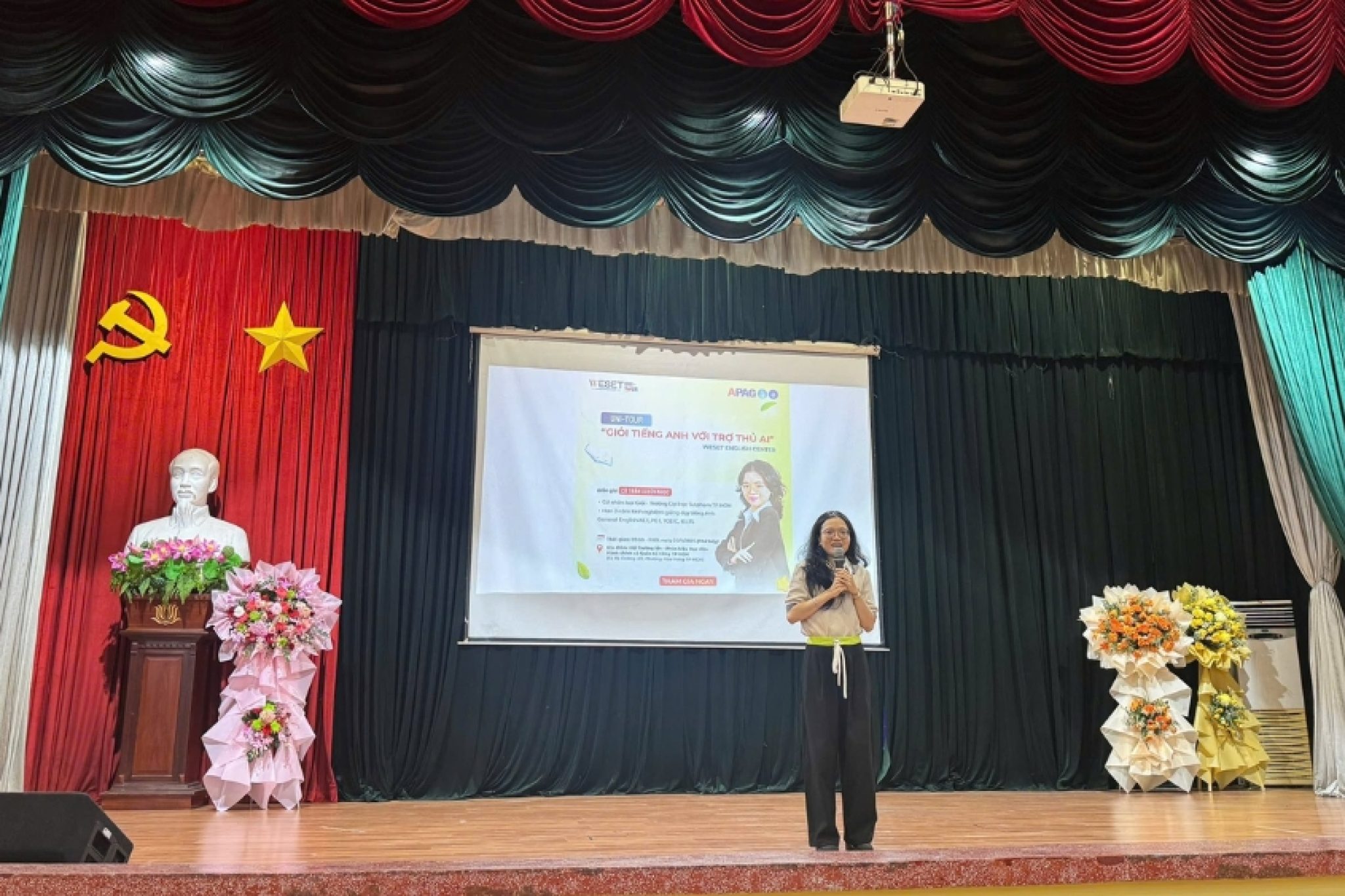 hoi-thao-gioi-tieng-anh-voi-tro-thu-ai-1