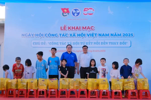 Công tác xã hội từ "kết nối" đến "thay đổi"
