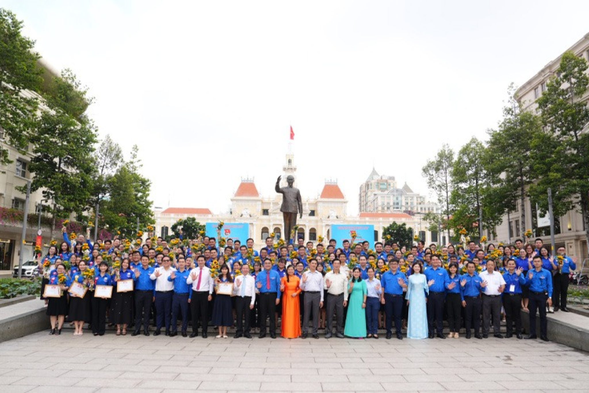 thanh-nien-tien-tien-lam-theo-loi-bac-nam-2025-4