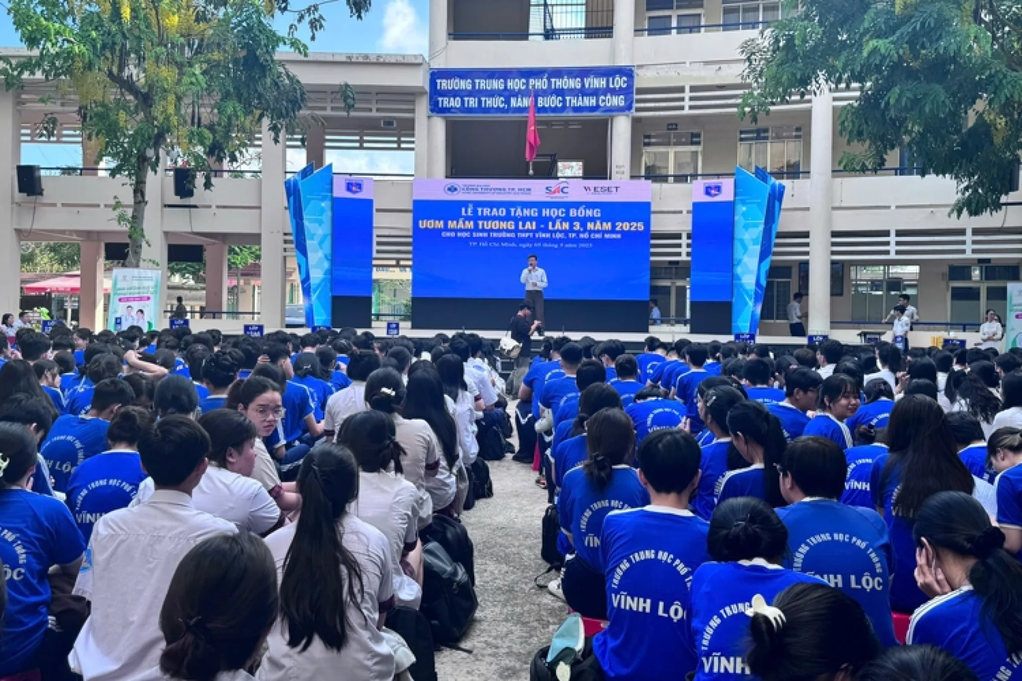 thien-nguyen-voi-sac-huit-tai-thpt-vinh-loc-5