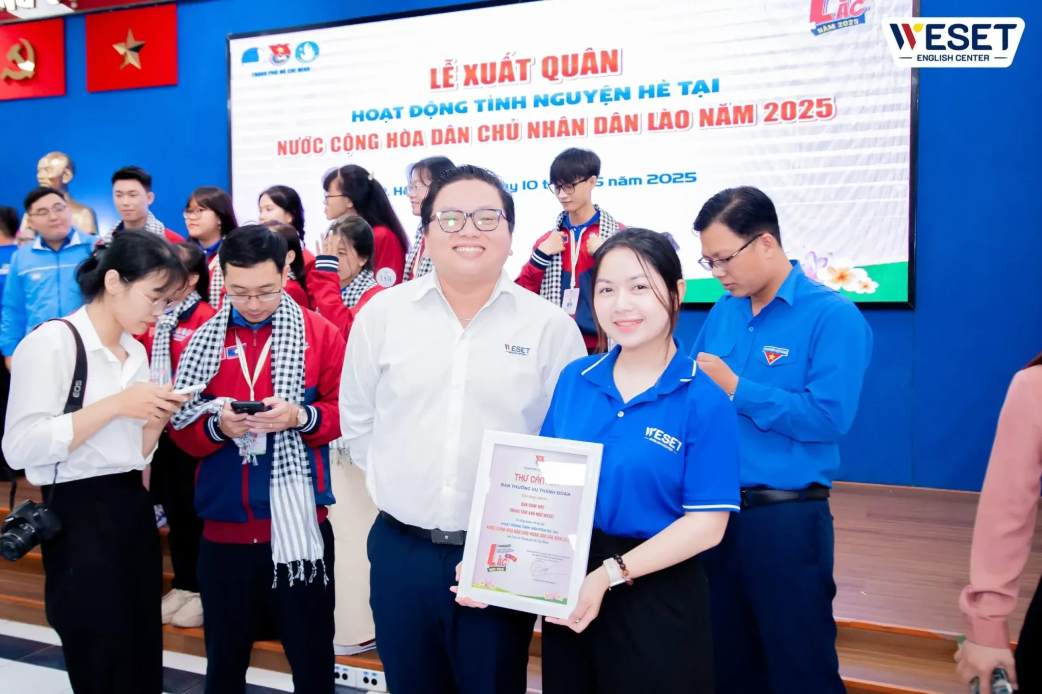 weset cùng tình nguyện lào