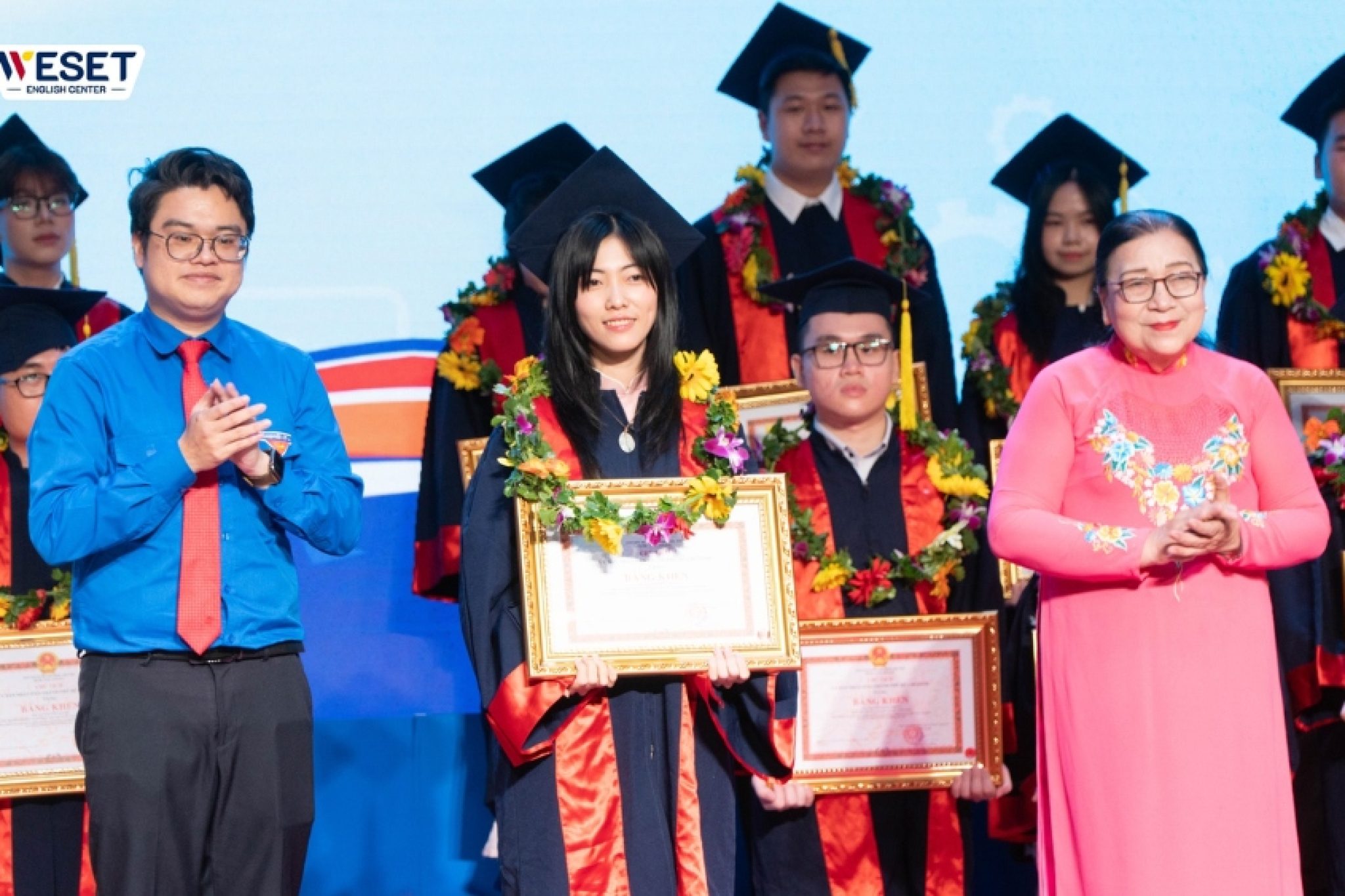 vinh-danh-cac-thu-khoa-xuat-sac-nam-2025-4