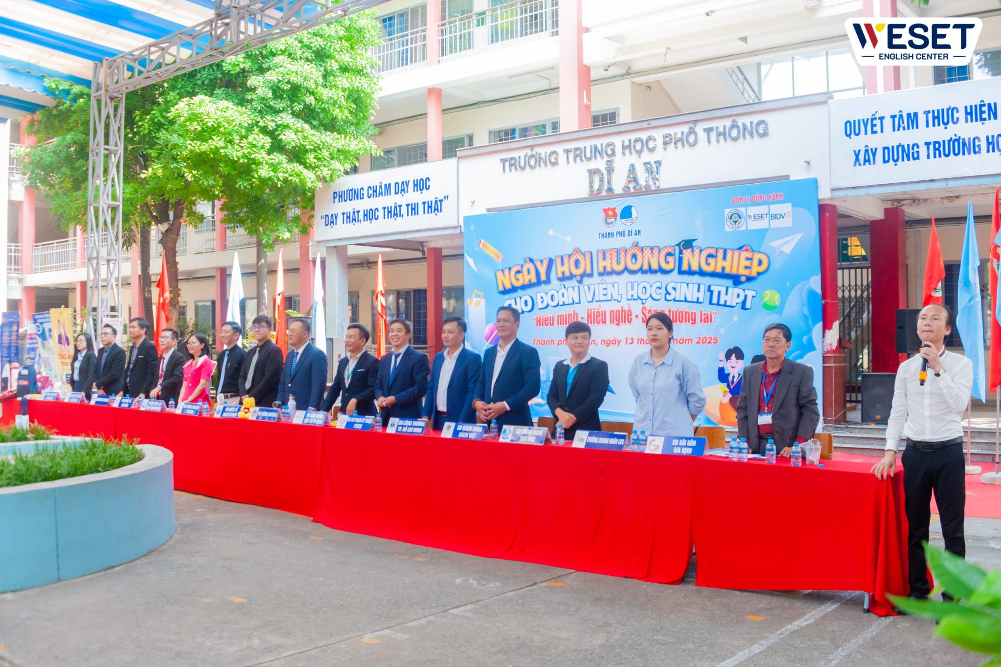weset-dong-hanh-cung-ngay-hoi-huong-nghiep-cho-doan-vien-hoc-sinh-thpt-tai-binh-duong6