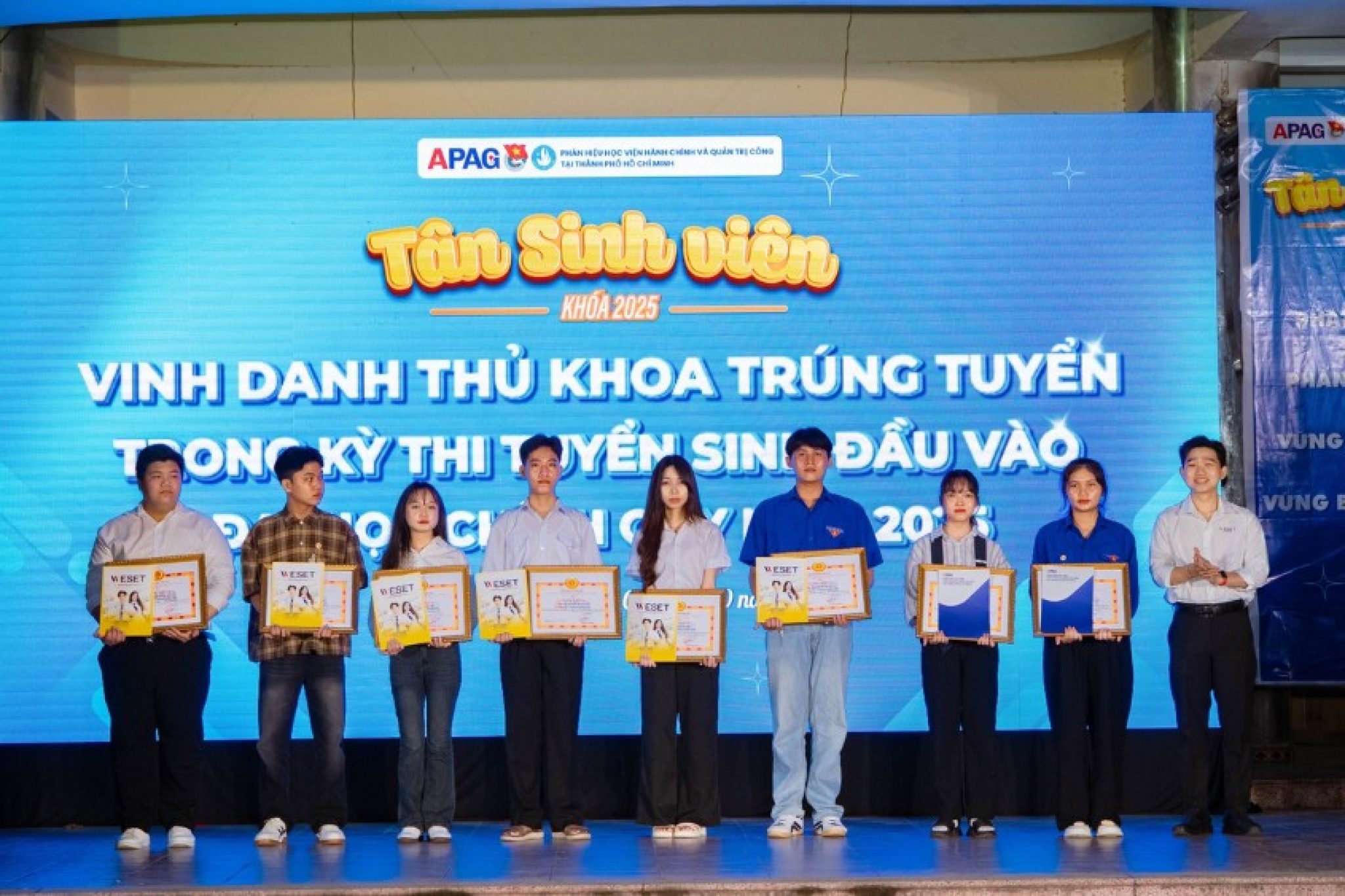 weset-dong-hanh-cung-tuoi-tre-hoc-vien-hanh-chinh-quan-tri-cong-tp-hcm-1