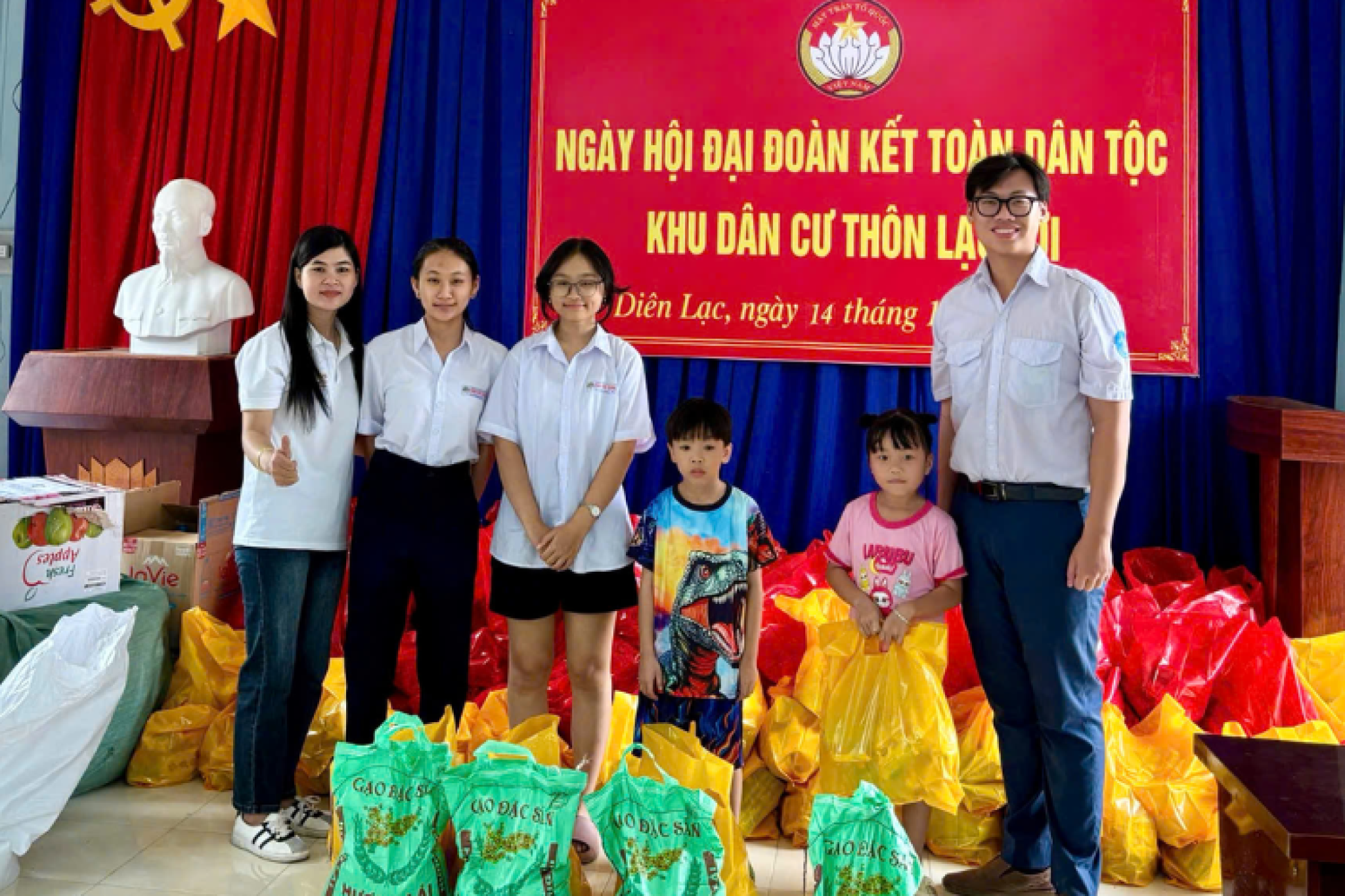 weset-ho-tro-hs-anh-huong-mua-lu-khanh-hoa-1