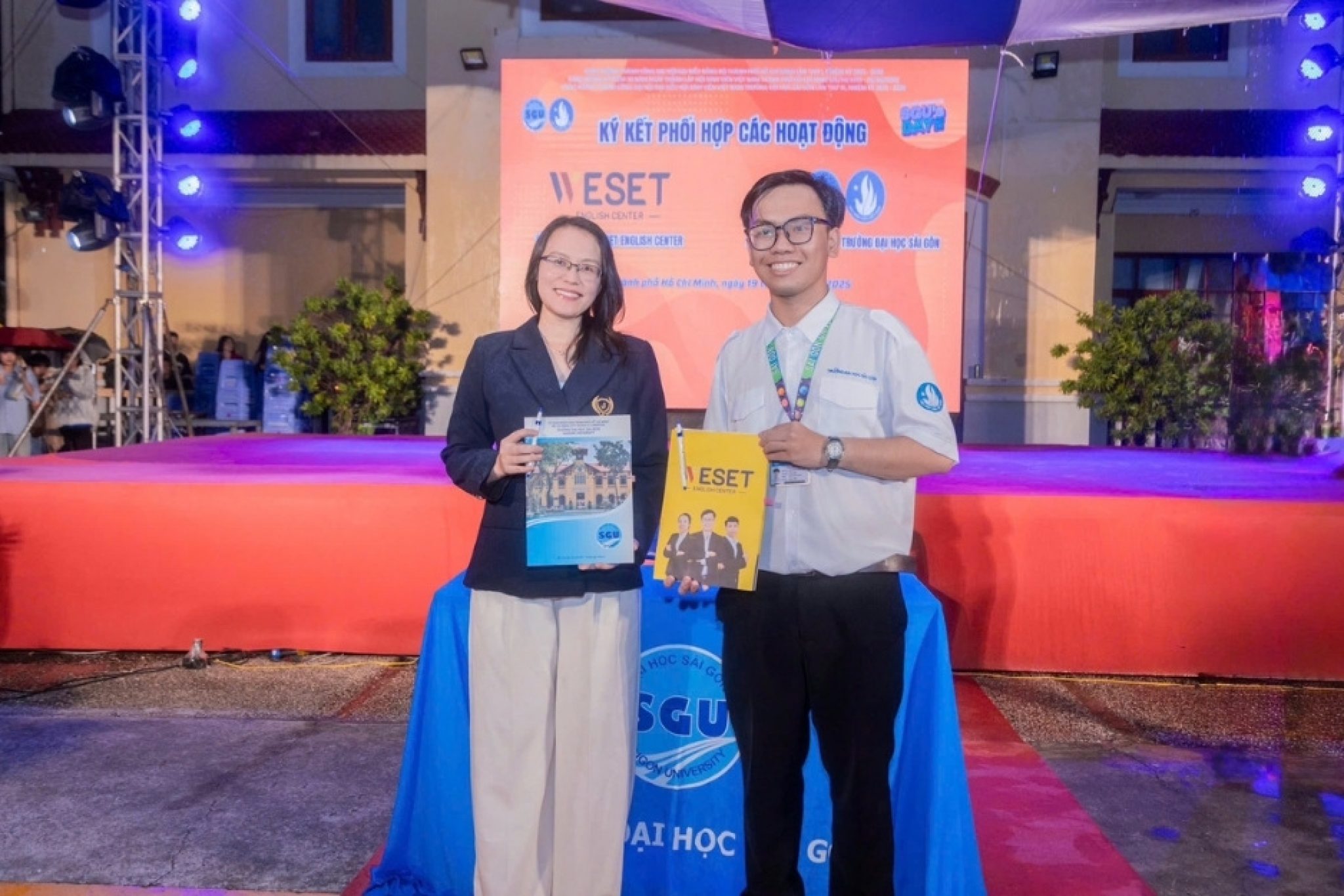 weset-ky-ket-voi-hoi-sinh-vien-dh-sg-dong-hanh-cung-cac-ban-sv-1