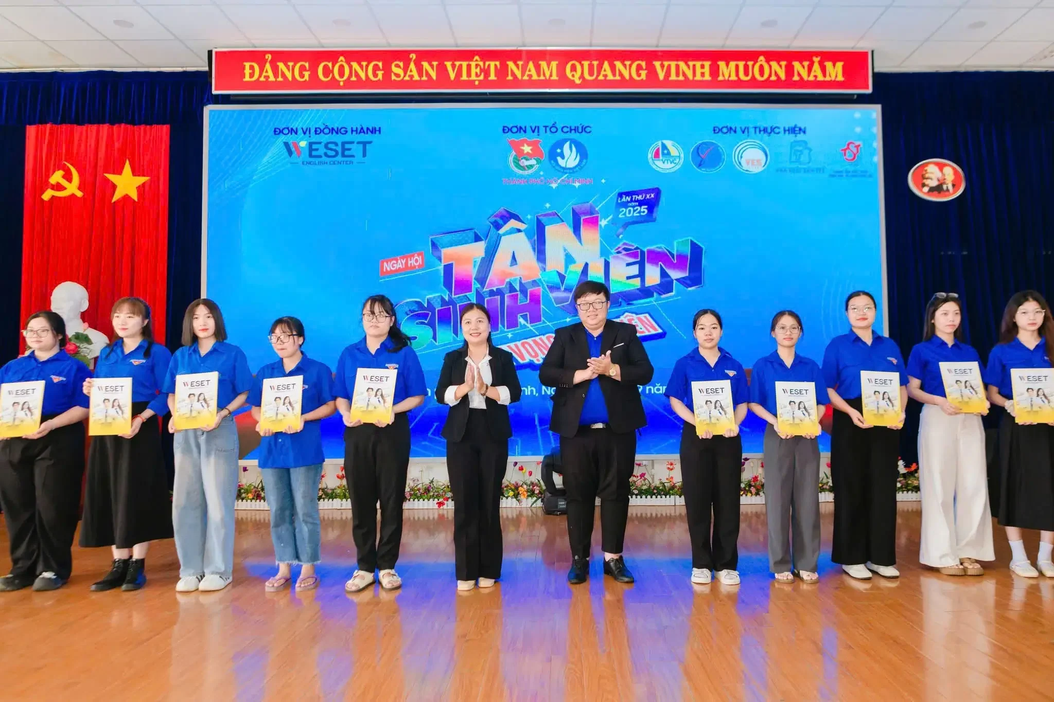 weset-trao-hoc-bong-tan-sinh-vien (1)