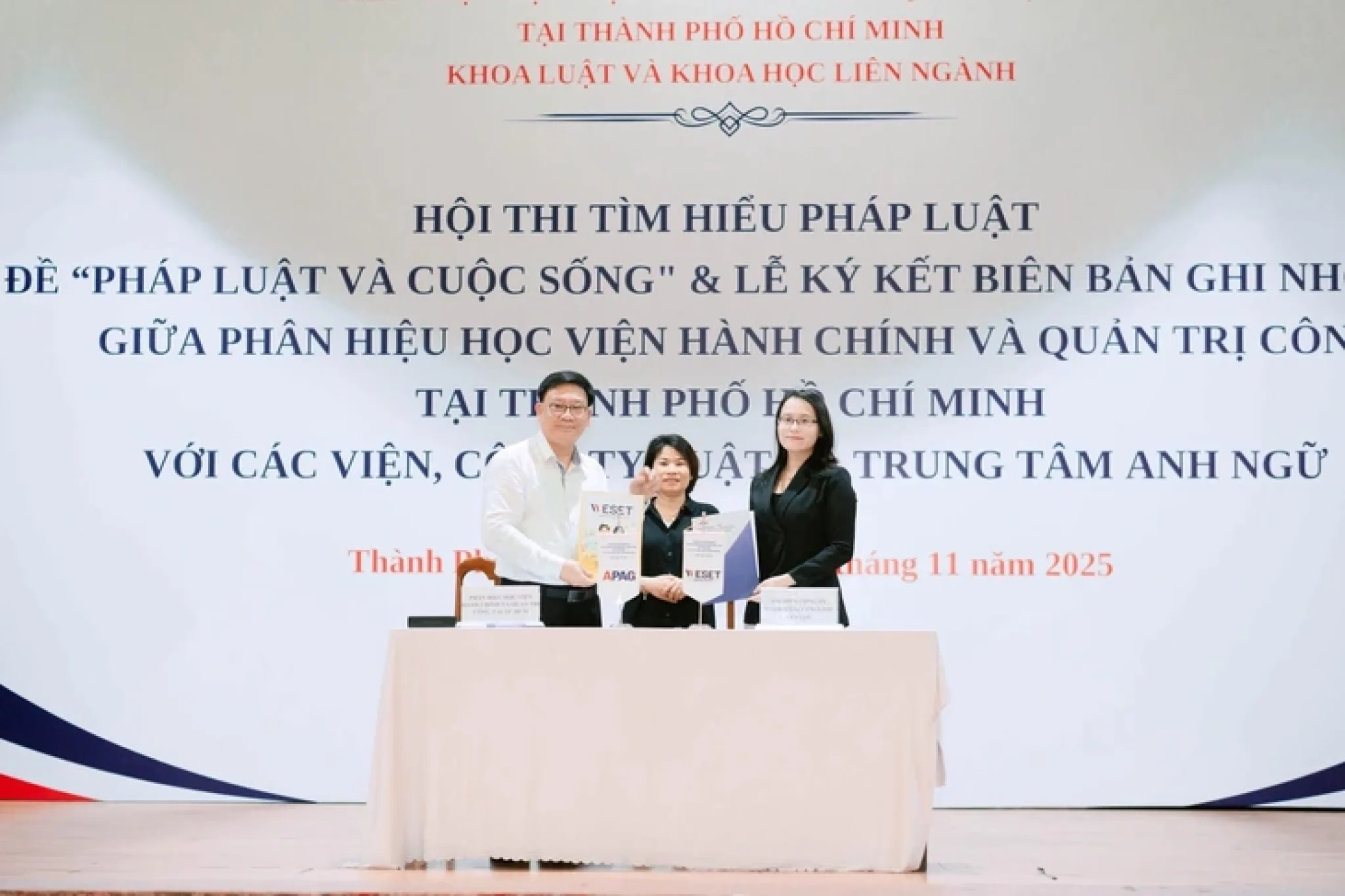 weset-va-hoc-vien-hanh-chinh