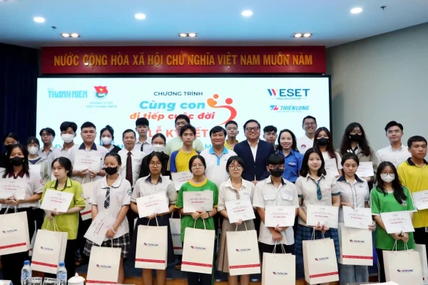 weset_cung_thanh_nien_trao_tang_10_ty_cho_dich_covid_19