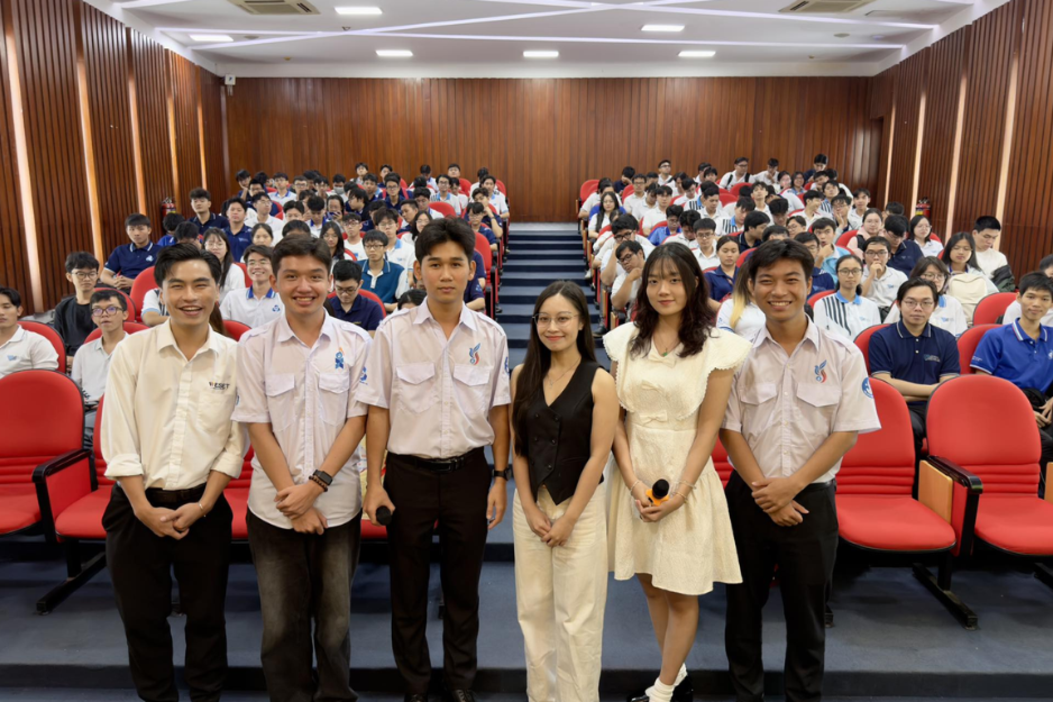 wesetxhcmut-nang-luc-hoi-nhap-tu-tin-toa-sang-4